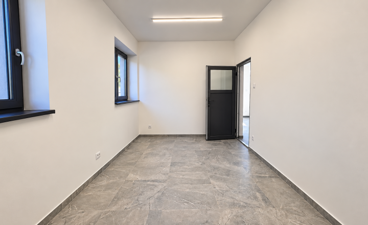 271 m² PRIESTOR PRE VAŠE PODNIKANIE | KOMPLETNE ZREKONŠTRUOVANÝ OBJEKT | PARKOVANIE | BILLBOARD - fotografia 1