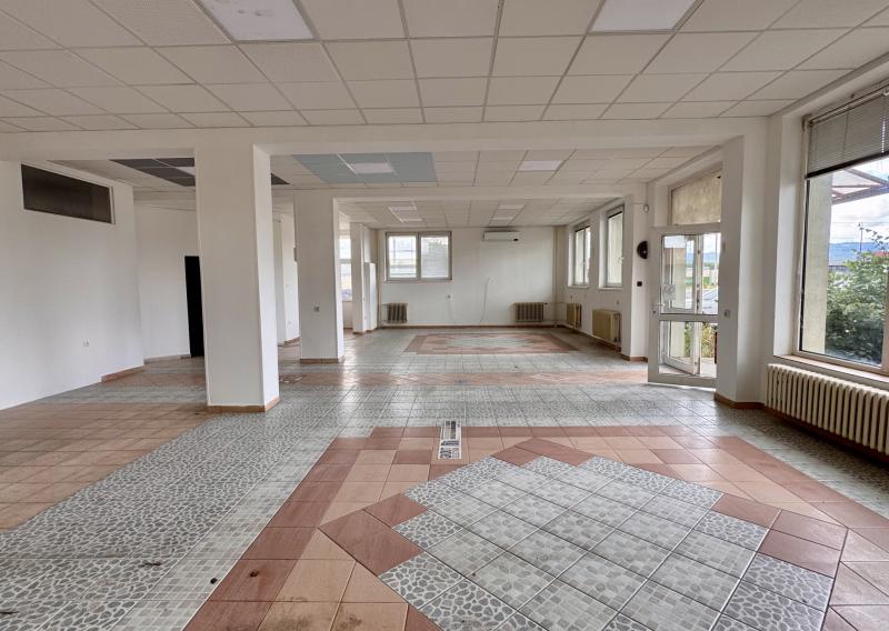 Prenájom obchodno-kancelárskych priestorov | 176 m² | Poprad - VEĽKÁ